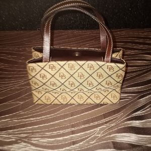 Dooney & Bourke